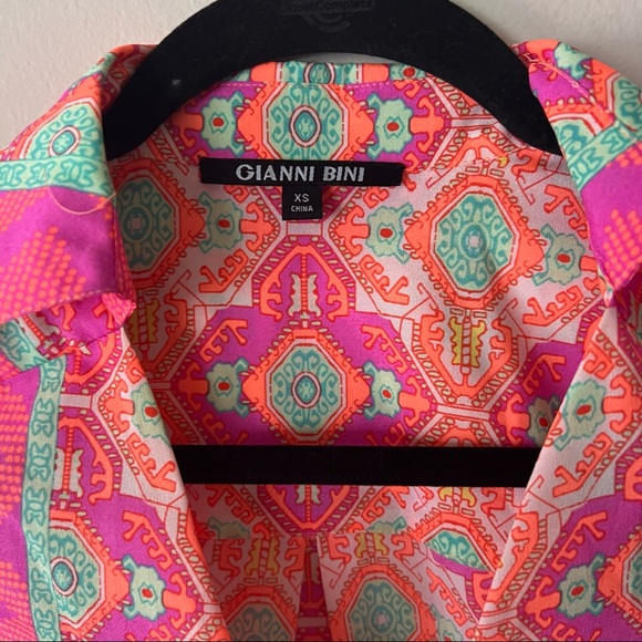 Gianni Bini Asymmetric Colorful Blouse Size XS Roll Tab Sleeves Pink Orange - Picture 3 of 11